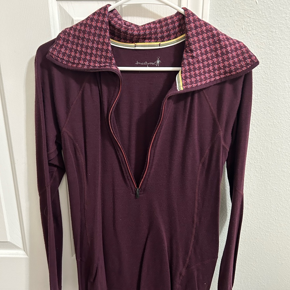 Smartwool base layer, maroon, like new, worn a handful of times.
